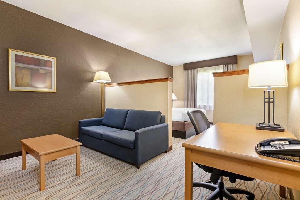 Best Western Locust Grove Inn & Suites Room photo