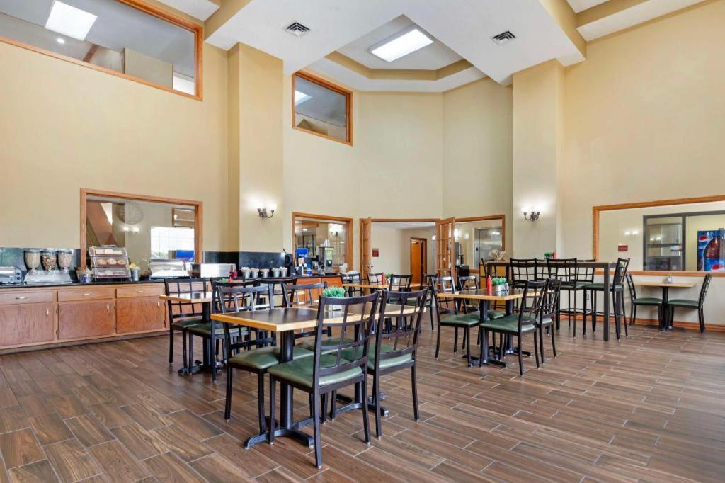 Best Western Locust Grove Inn & Suites Exterior photo